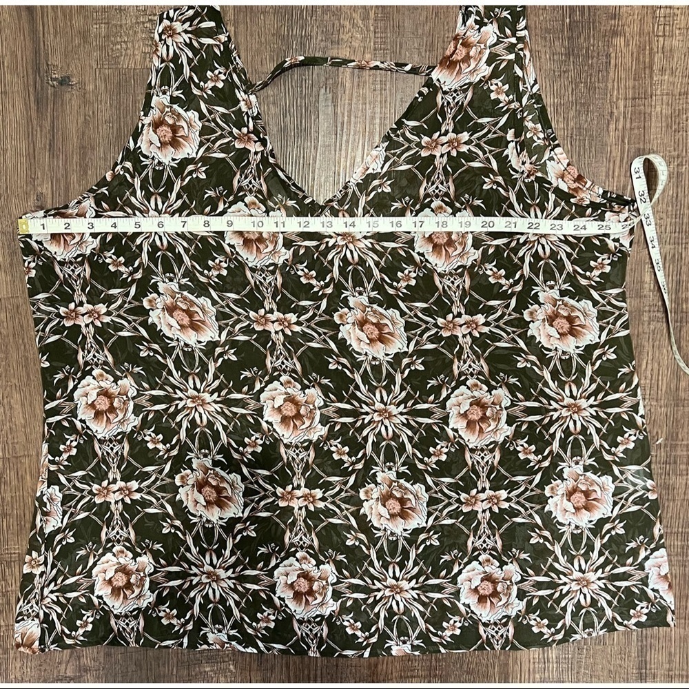 Plus Size Top​​​​​​​​​​​ - Picture 3 of 5